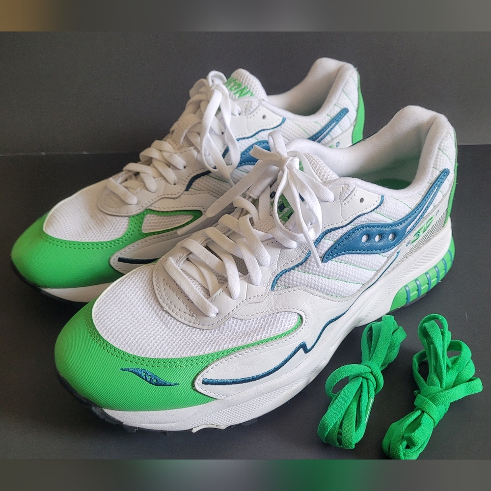 NWOB Saucony 3D Grid Hurricane White/ Green Men's 9/ Women's 10.5